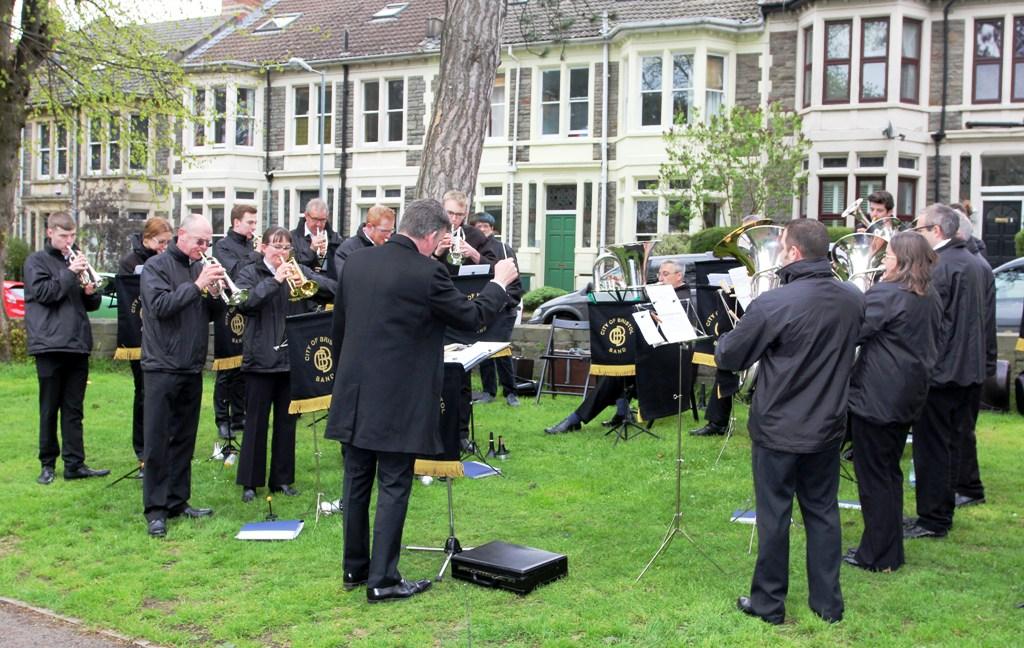 Strike up the band at Iles Blue Plaque
